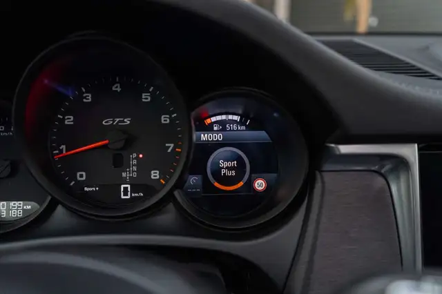 Porsche Macan view 15