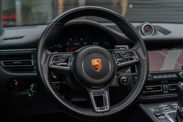 Porsche Macan view 11