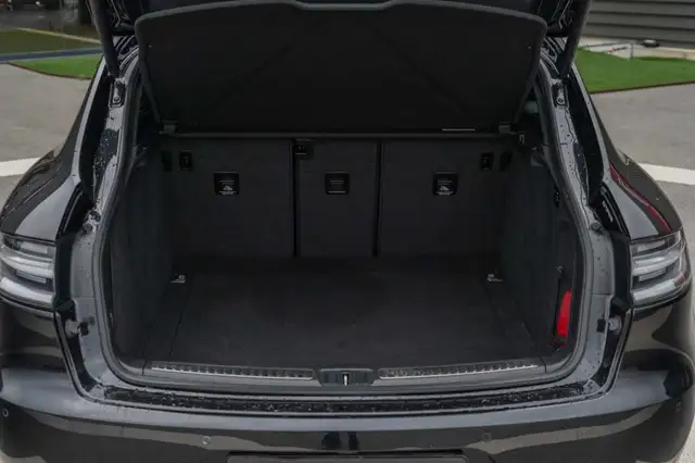 Porsche Macan view 6