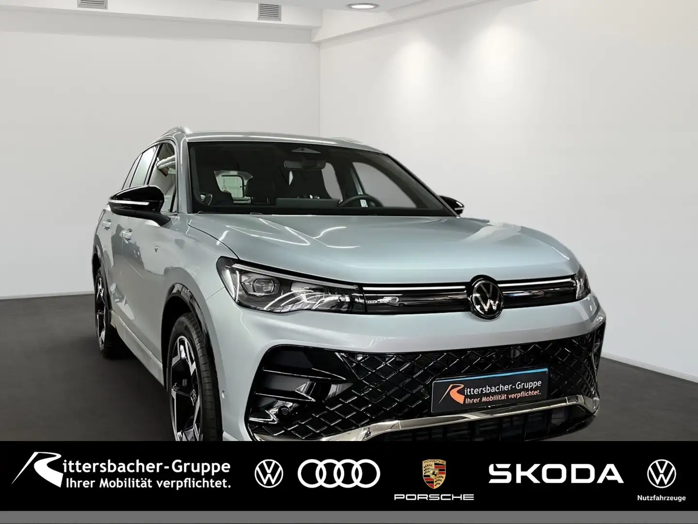 Volkswagen Tiguan 2.0 TDI RLine DSG AHK IQLight Navi Silber - 1