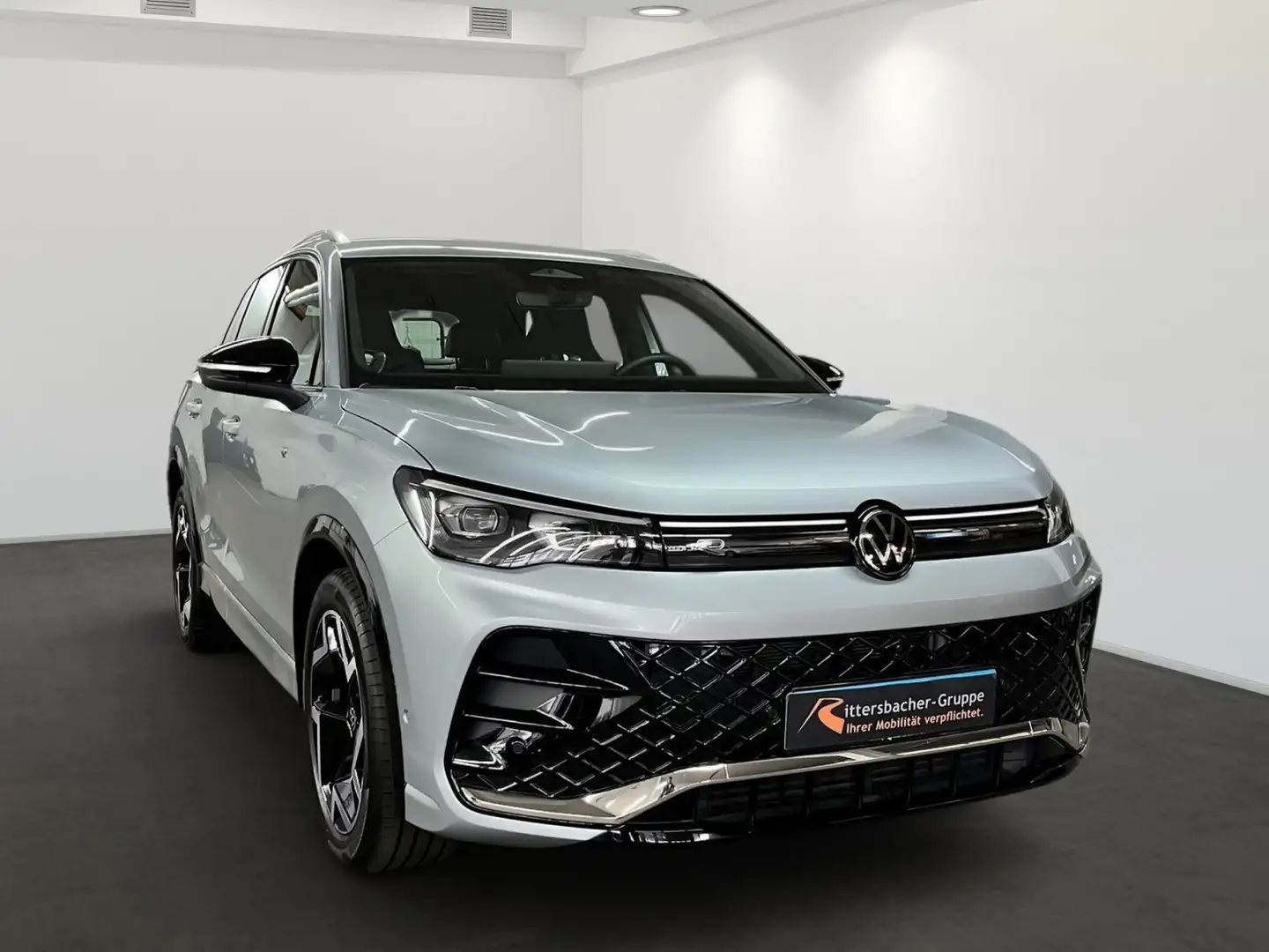 Volkswagen Tiguan 2.0 TDI RLine DSG AHK IQLight Navi Silber - 2