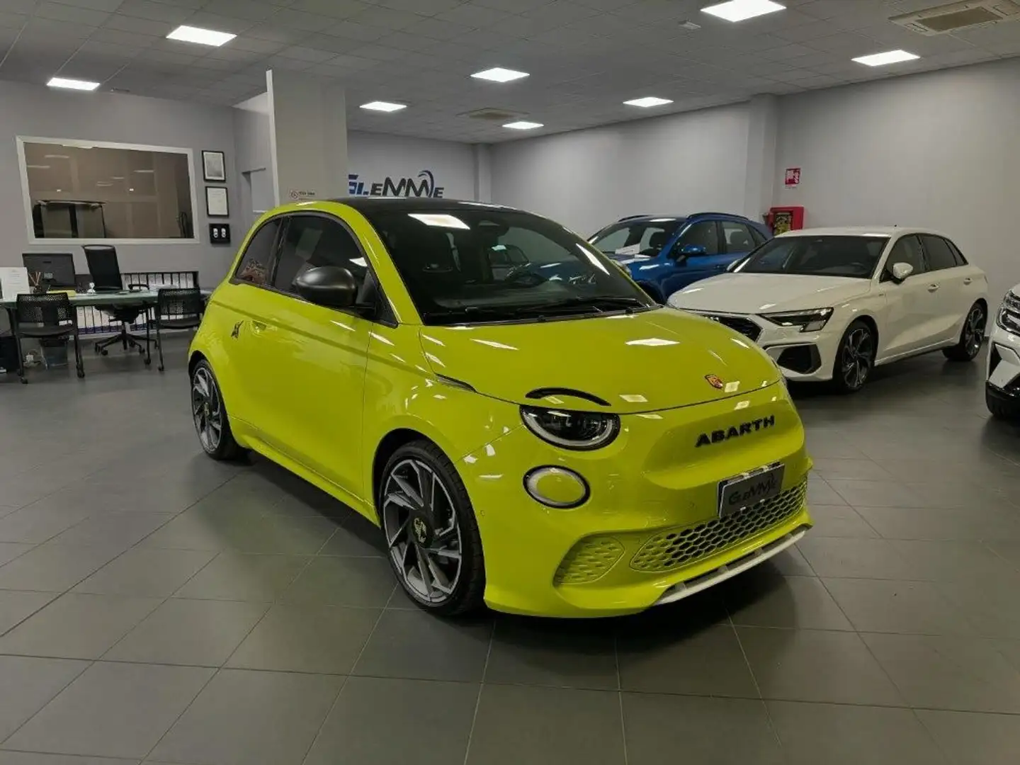 Abarth 500e Scorpionissima Giallo - 1