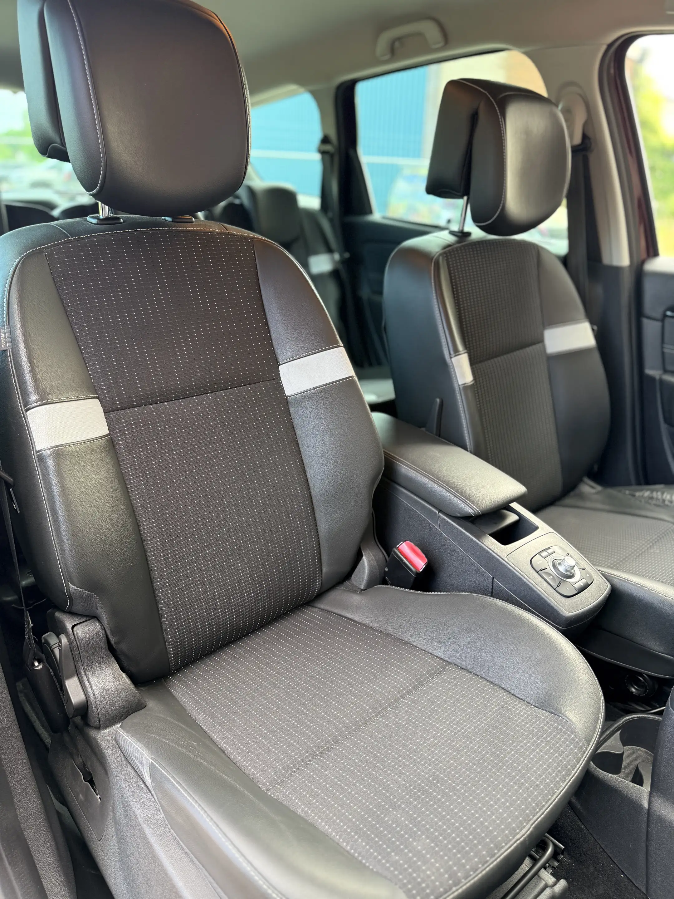 Renault Grand Scenic Série Limitée R-Cinéma·Cruise·Climate·Trekhaak·Nav — photo 37