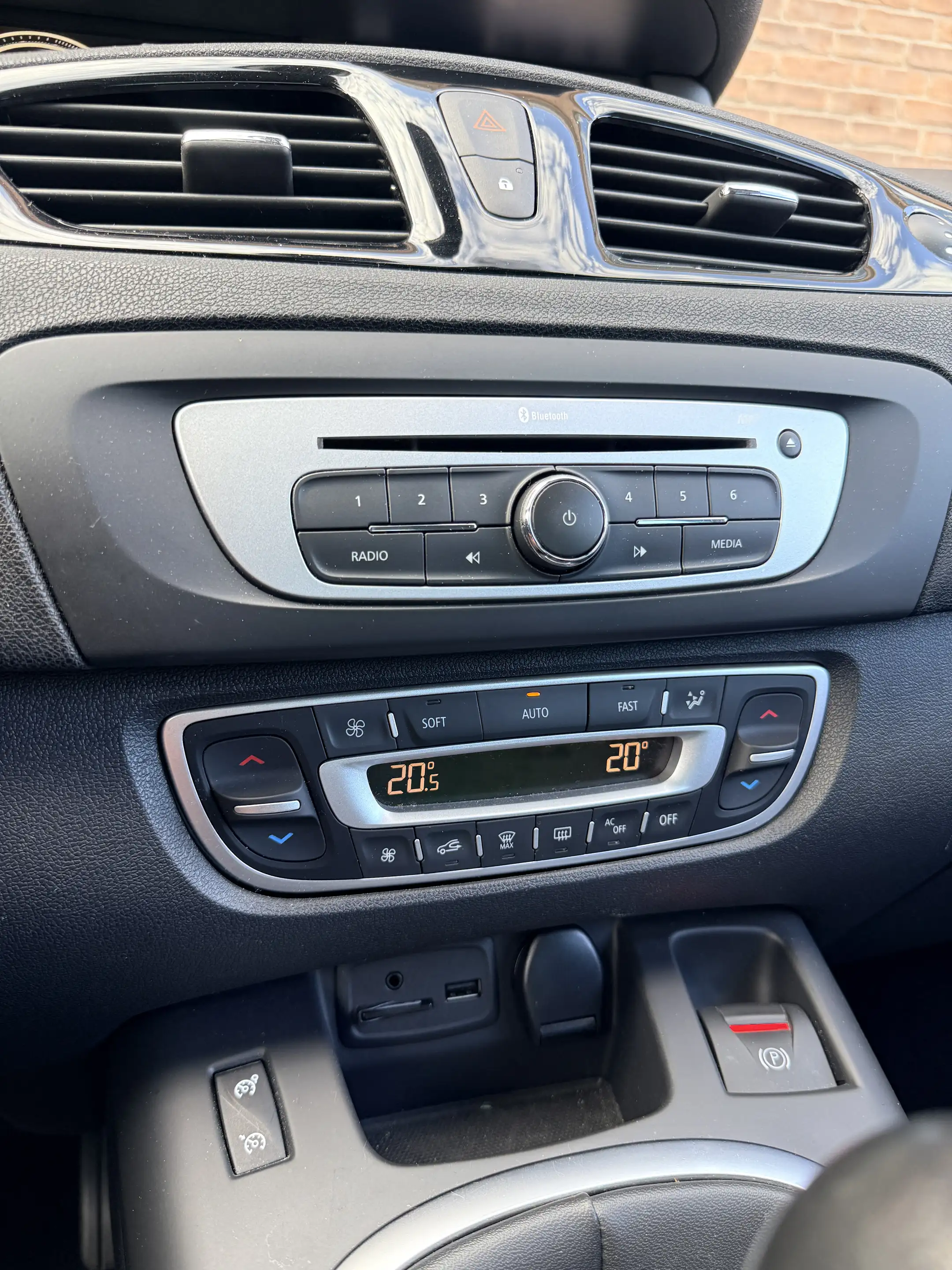 Renault Grand Scenic Série Limitée R-Cinéma·Cruise·Climate·Trekhaak·Nav — photo 24