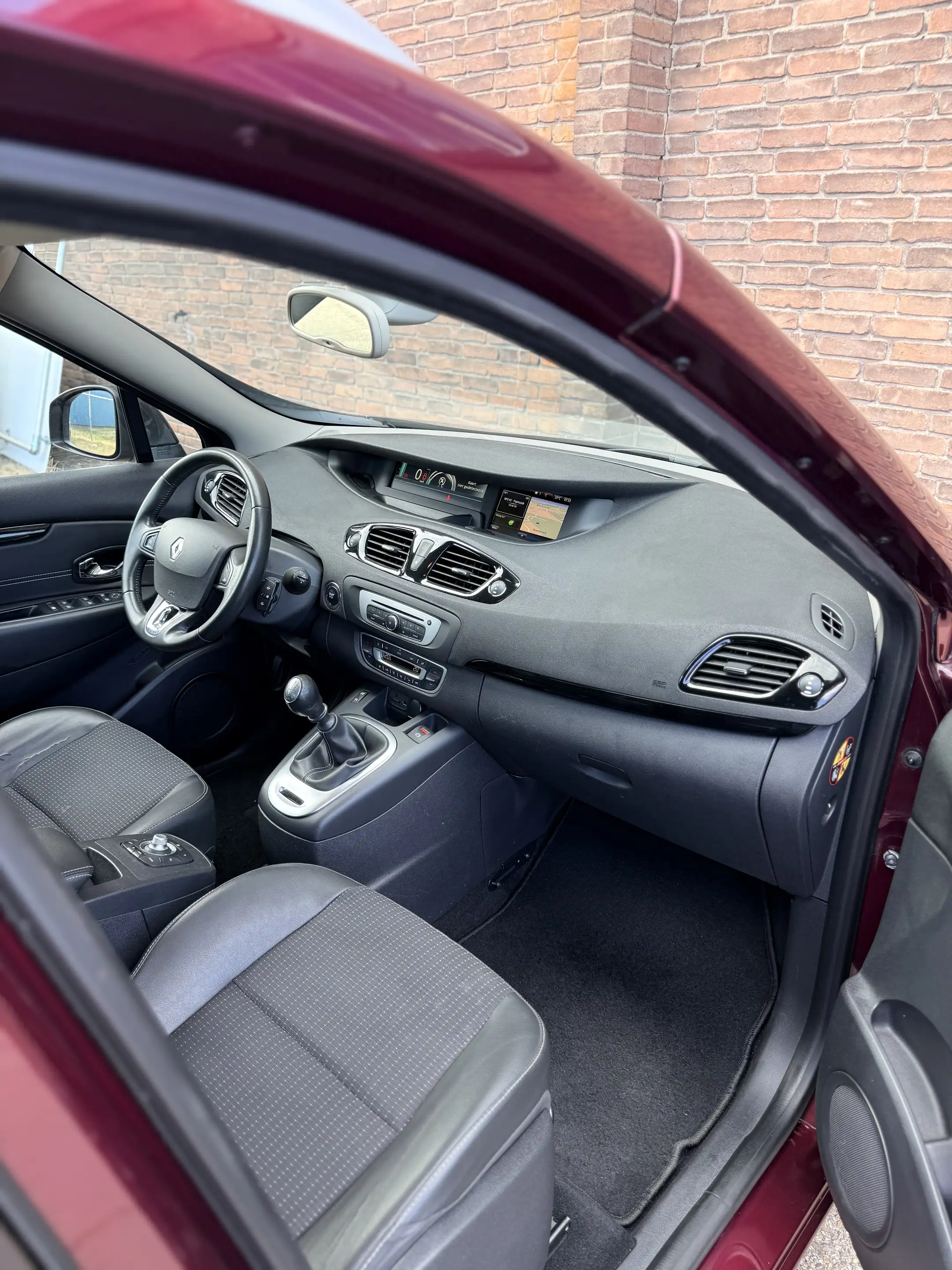 Renault Grand Scenic Série Limitée R-Cinéma·Cruise·Climate·Trekhaak·Nav — photo 36