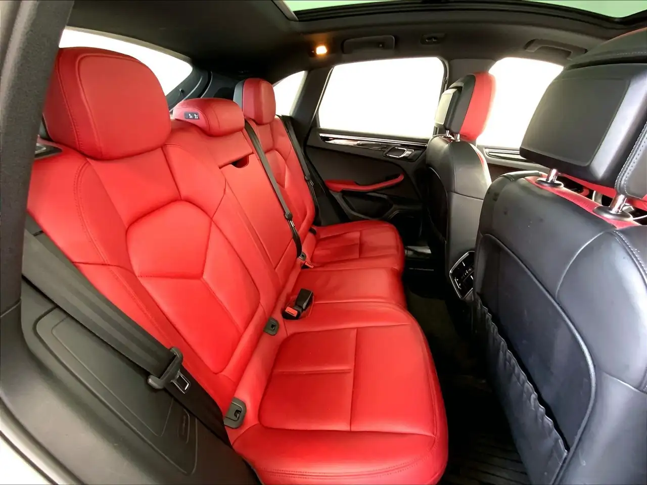 Porsche Macan снимка Porsche Macan