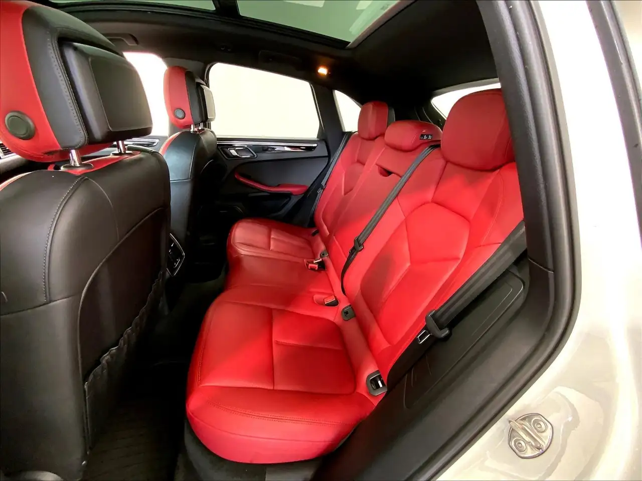 Porsche Macan снимка Porsche Macan