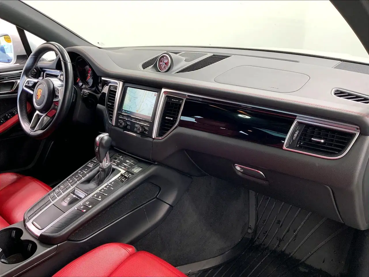 Porsche Macan снимка Porsche Macan