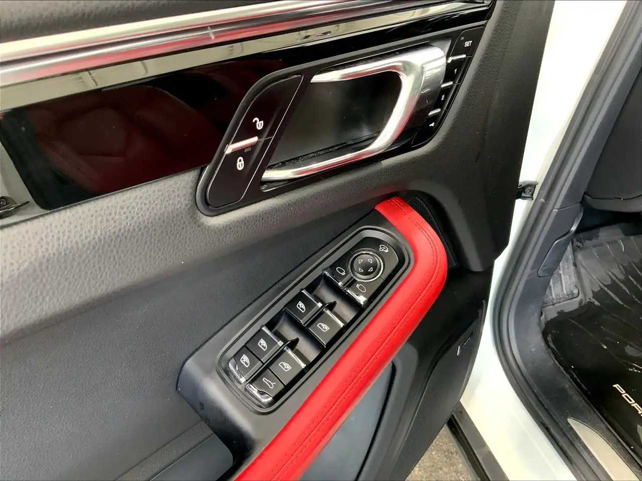 Porsche Macan снимка Porsche Macan