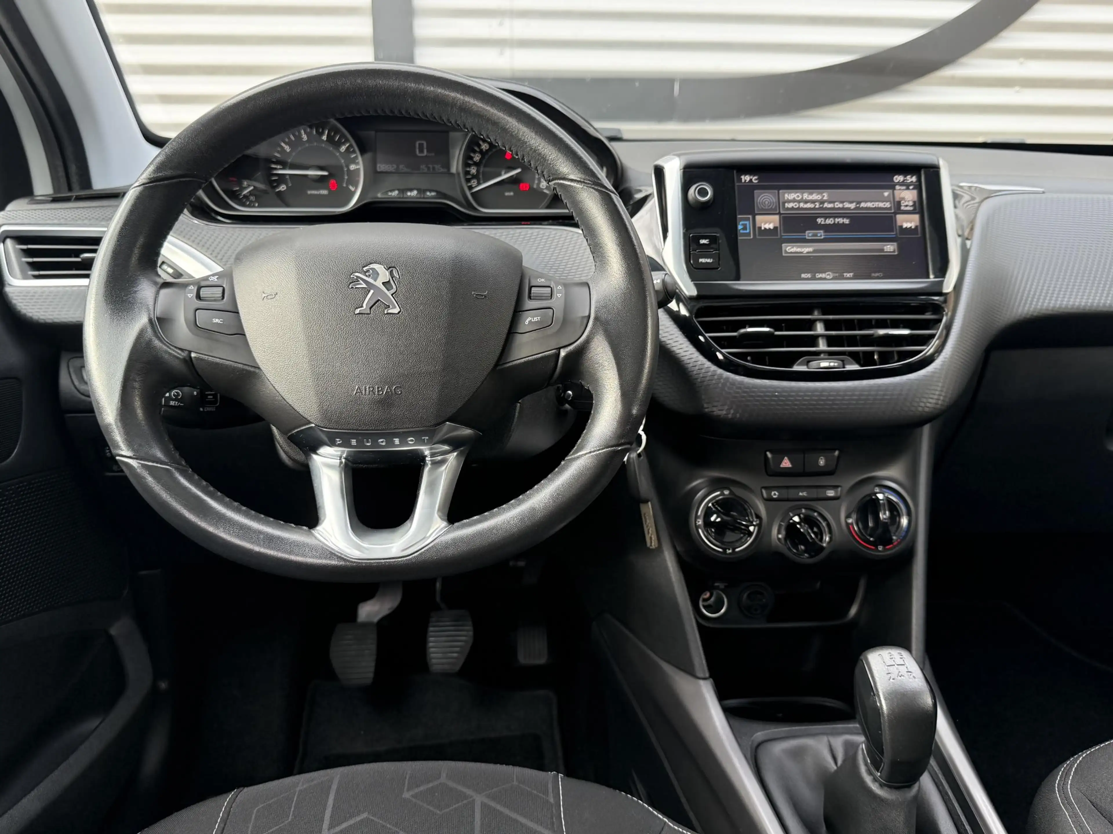 Peugeot 2008 1.2 PureTech Blue Lion 2e Eigenaar|Pano|Navi|Carpl — photo 2