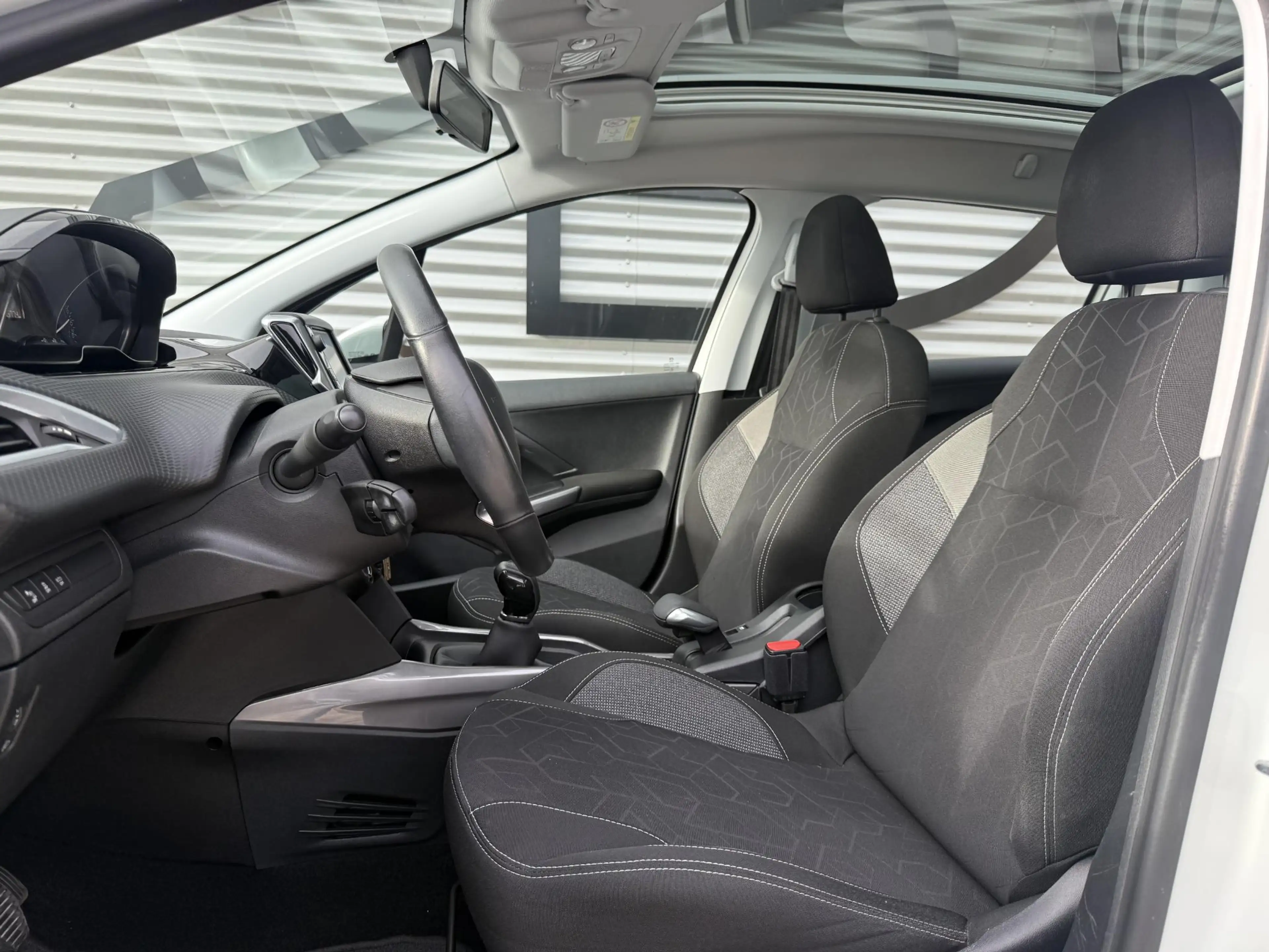 Peugeot 2008 1.2 PureTech Blue Lion 2e Eigenaar|Pano|Navi|Carpl — photo 4