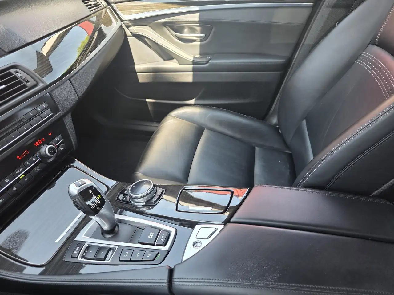 BMW 5 Series снимка BMW 5 Series