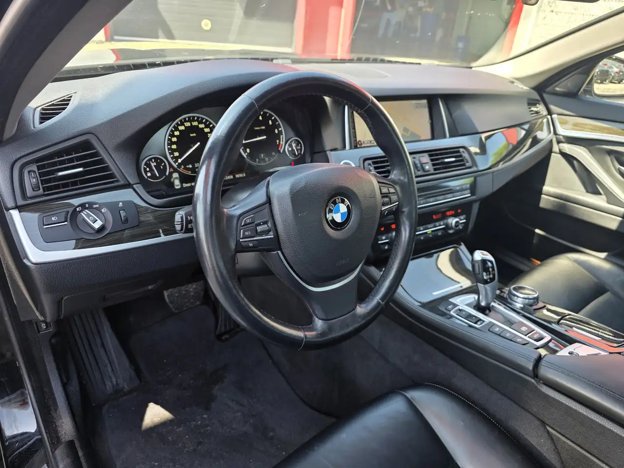 BMW 5 Series снимка BMW 5 Series