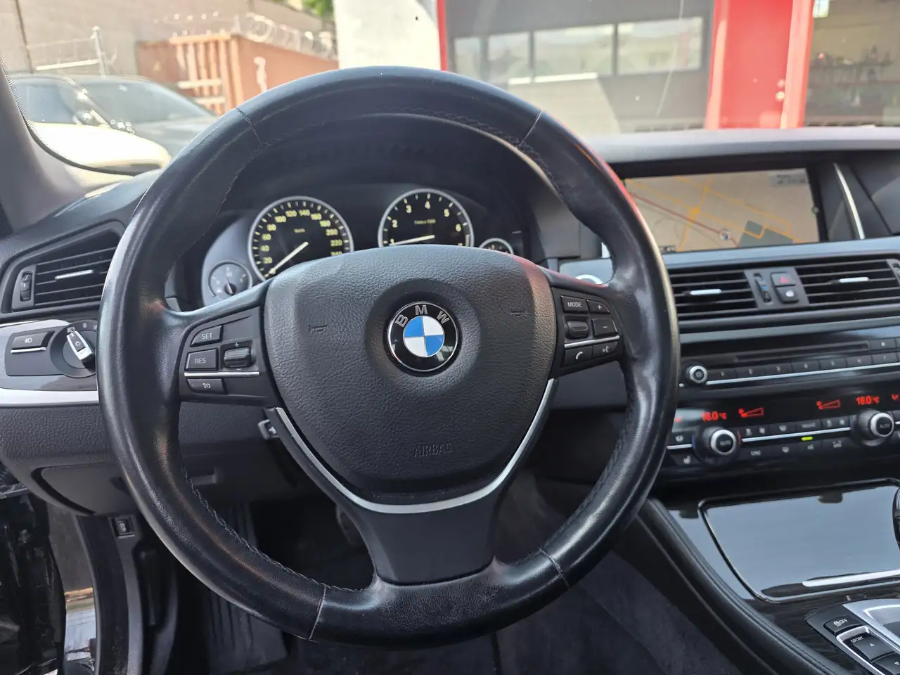 BMW 5 Series снимка BMW 5 Series