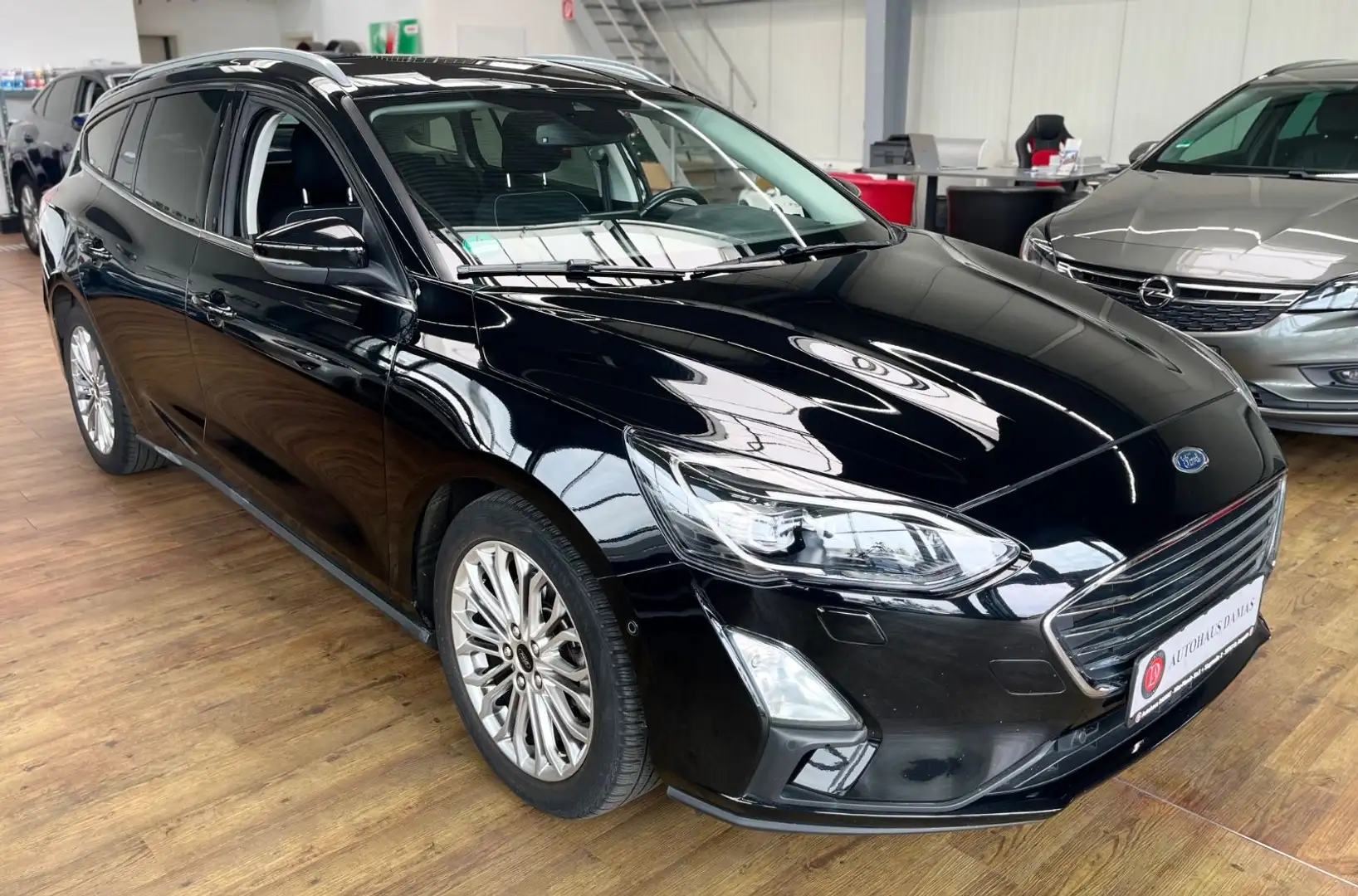 Ford Focus Turnier NAVI,KLIMAAUTO,KAMERA Schwarz - 1