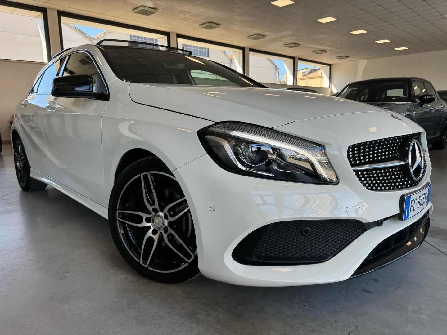 Mercedes-Benz A 200 d Automatic Premium Bianco - 2