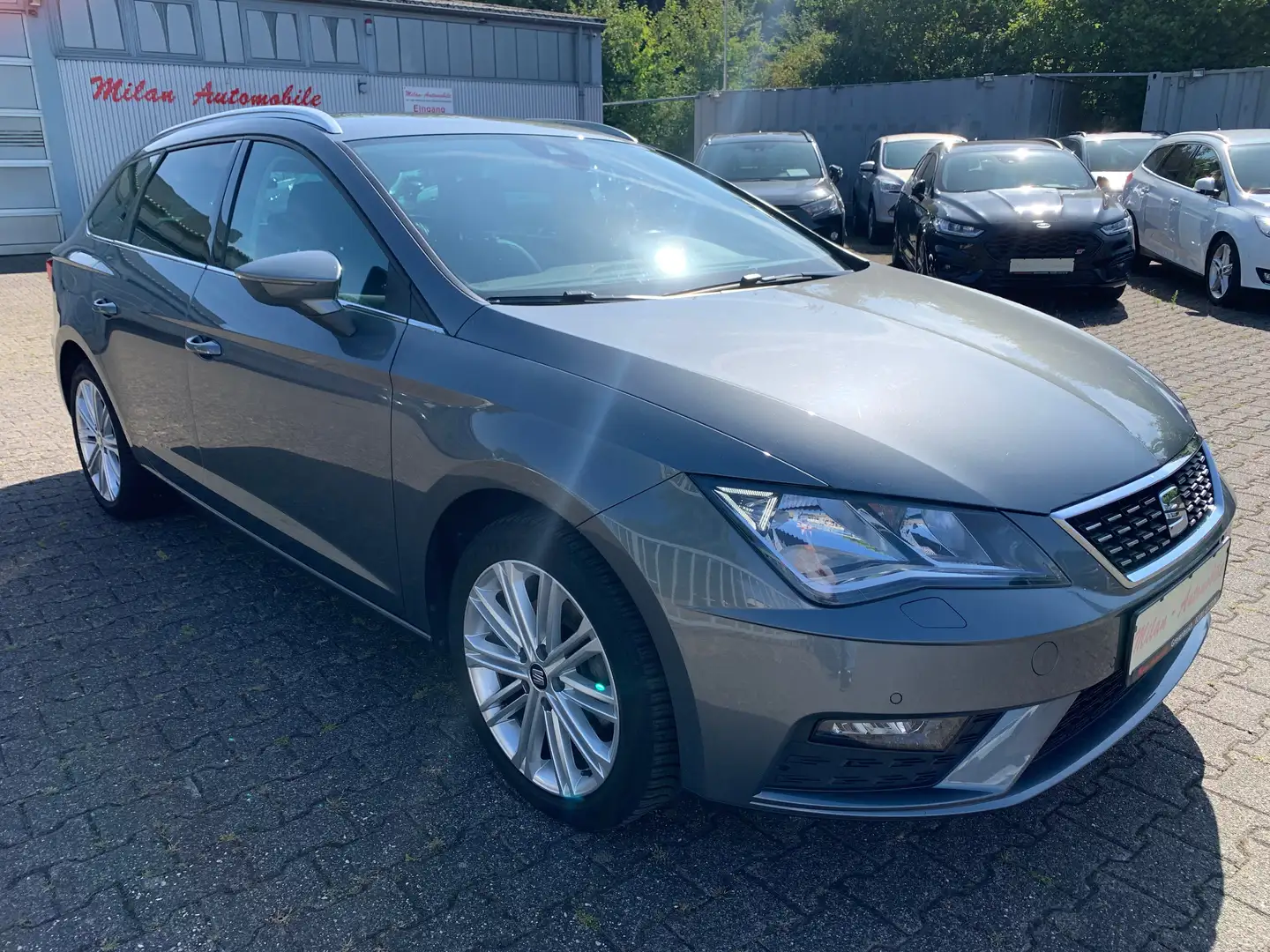 SEAT Leon Xcellence 1,4 TSI Tempom-T-Leder-Assist-PDC-87 Tkm Grau - 1