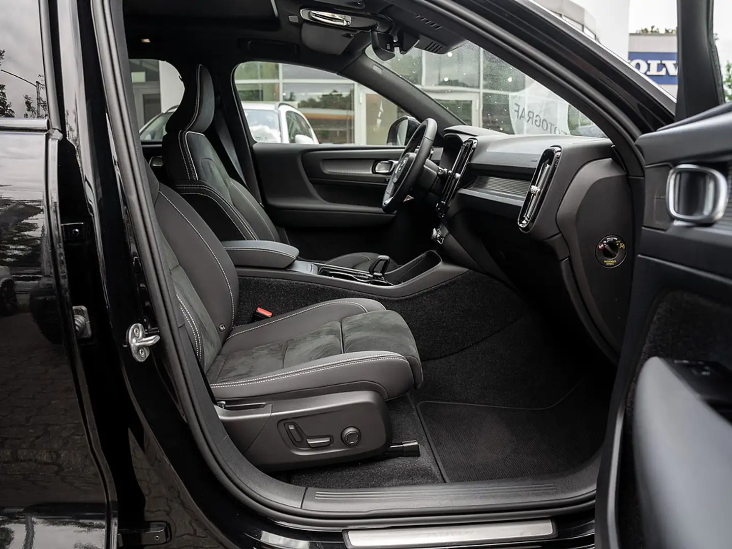 Volvo XC40 Recharge Pro Zwart - 2