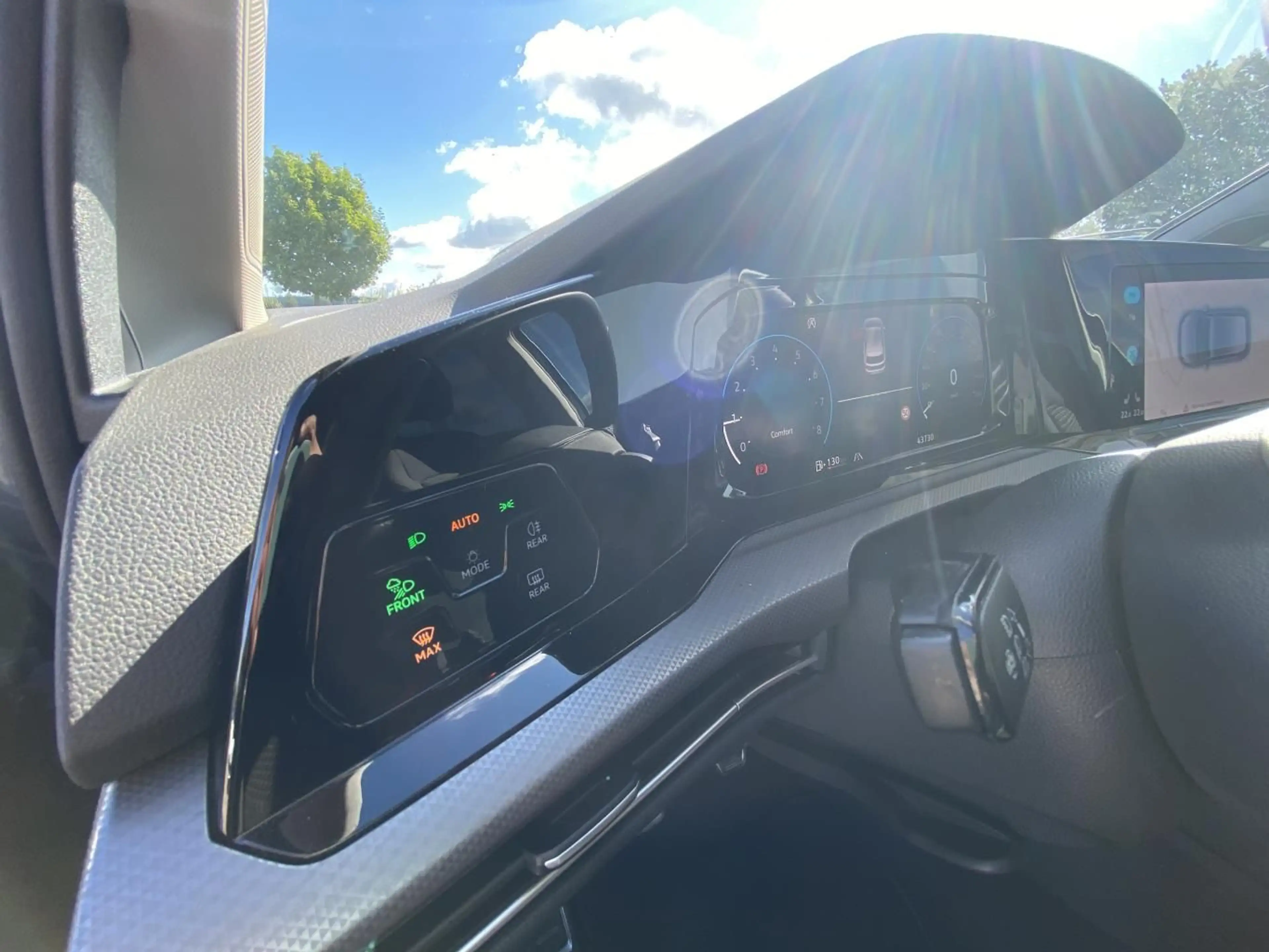 Volkswagen Golf 1.5 TSI Active STANDHEIZUNG+HEAD-UP+ACC+APP — photo 9