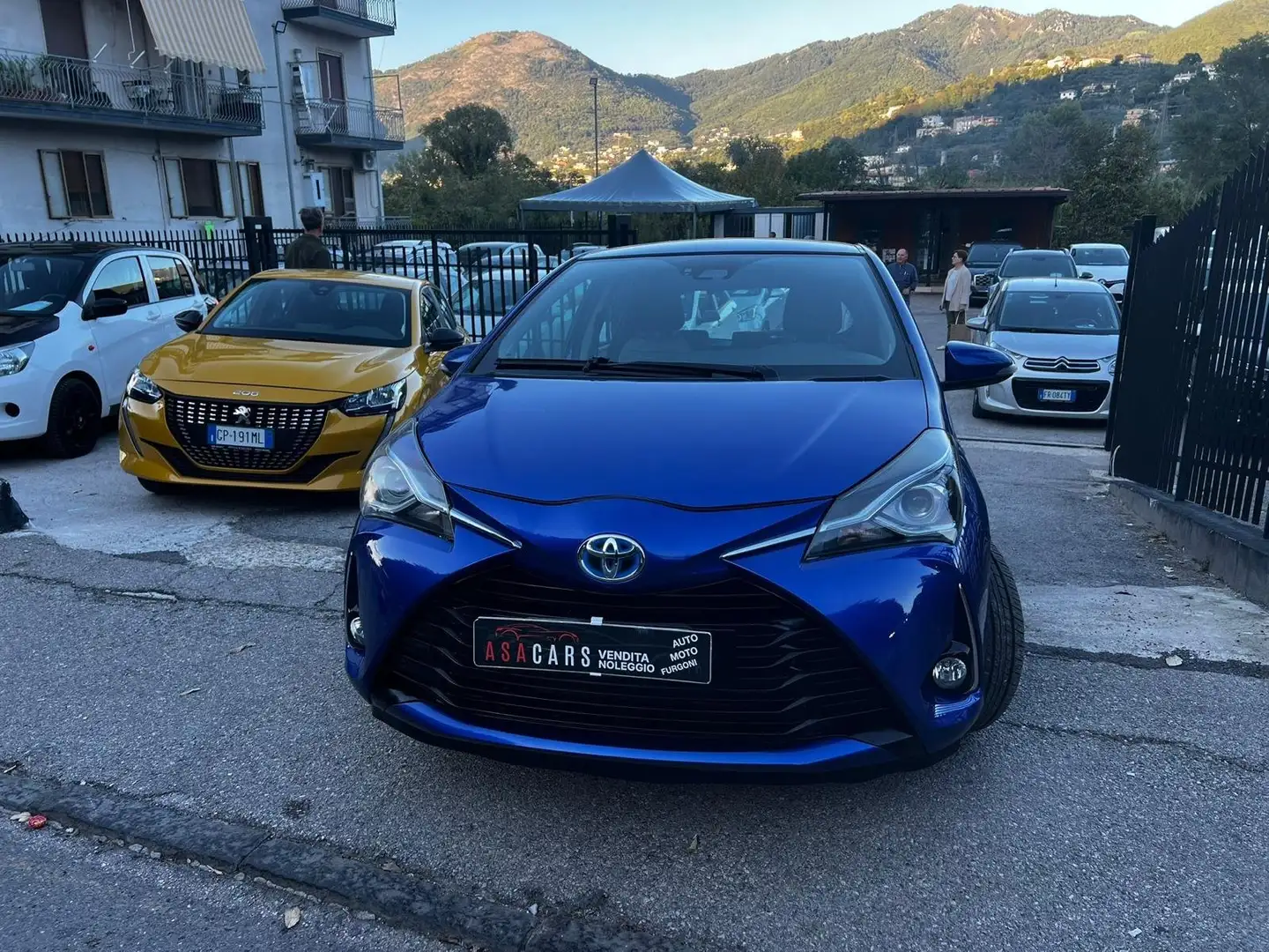Toyota Yaris Yaris 5p 1.5h Active my18 Blu/Azzurro - 1