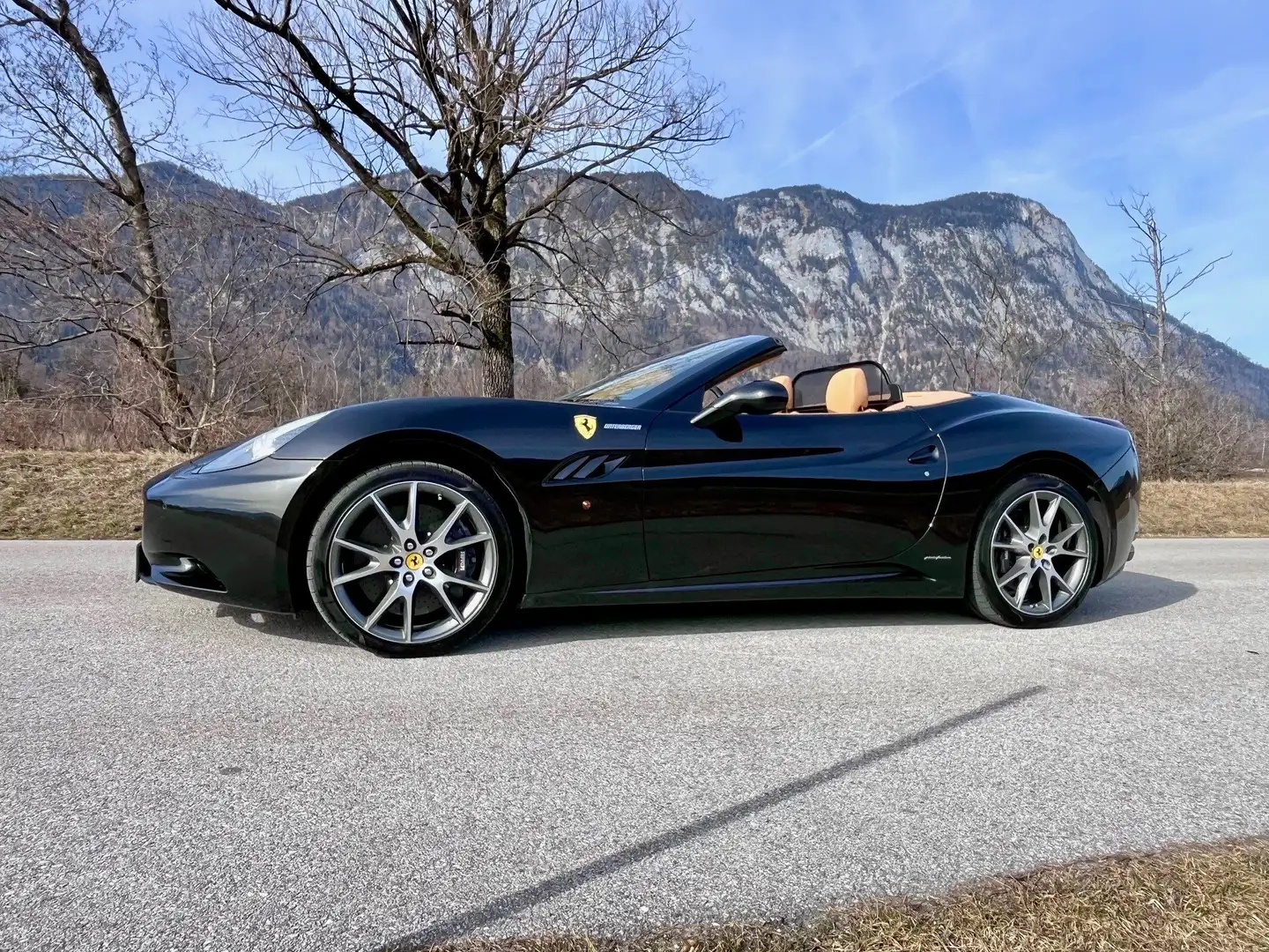 Ferrari California Schwarz - 1