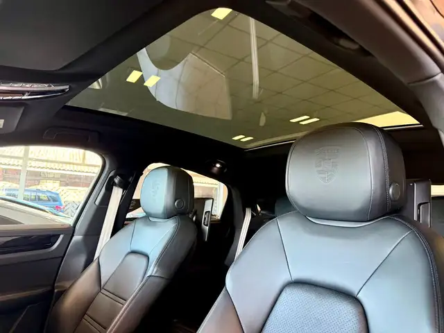 Porsche Cayenne view 8