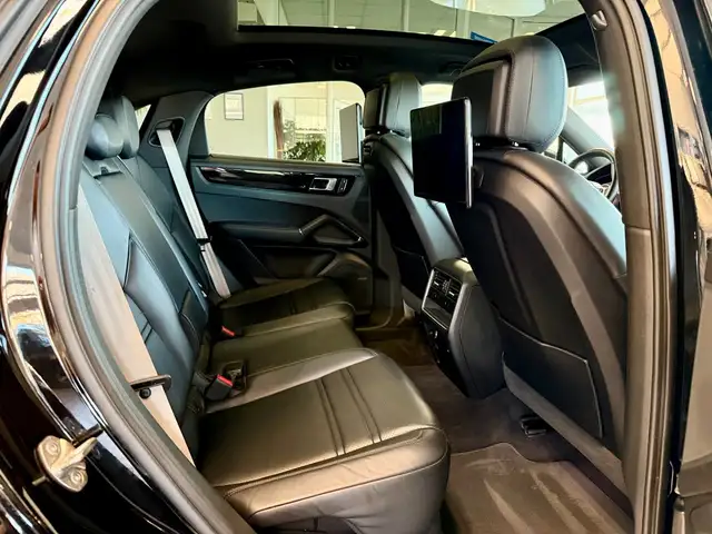 Porsche Cayenne view 14