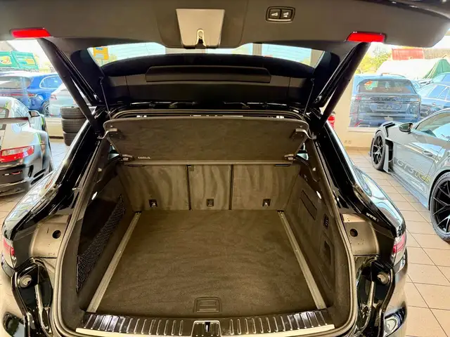 Porsche Cayenne view 13