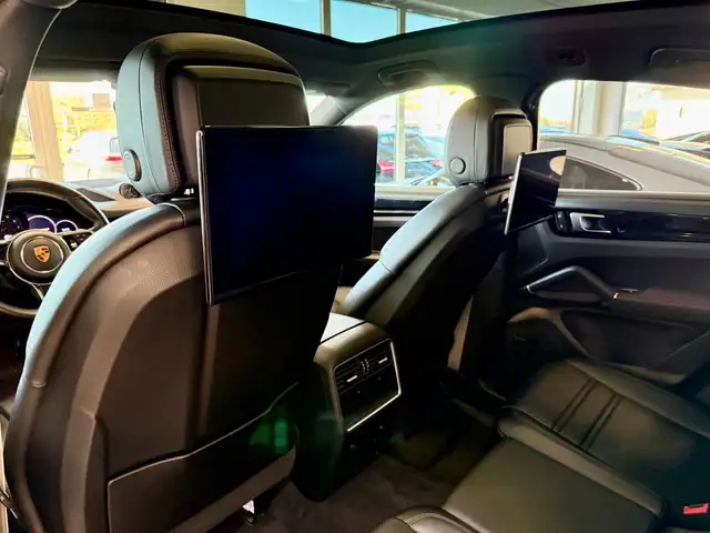 Porsche Cayenne view 11