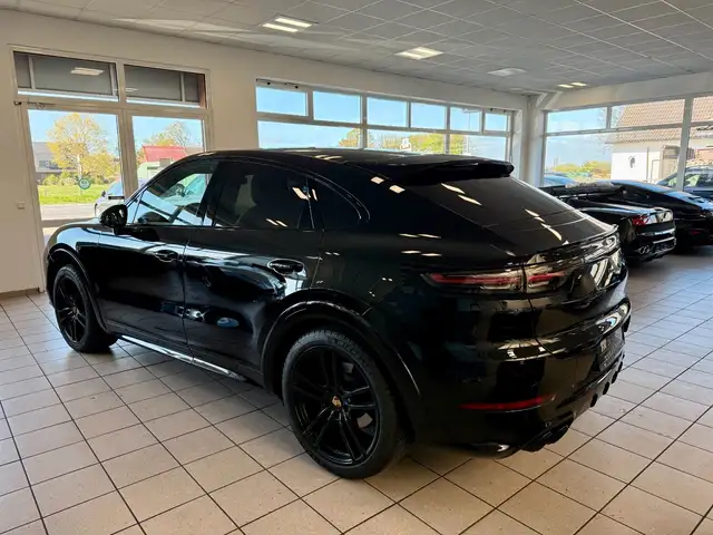 Porsche Cayenne view 3