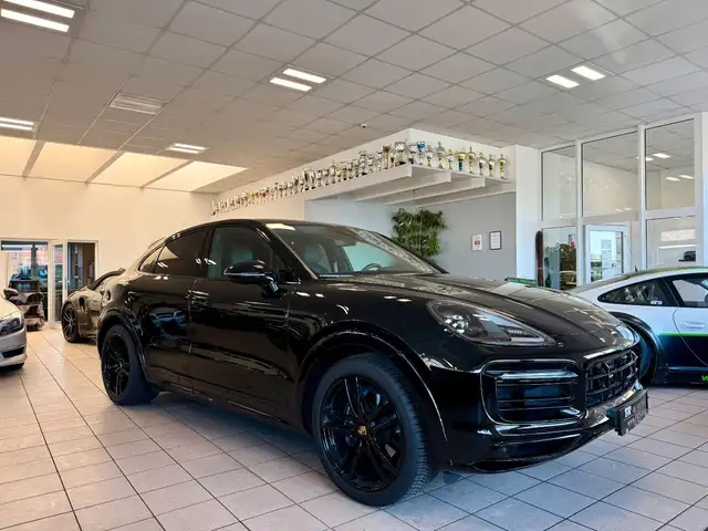 2022 Porsche Cayenne in Black for sale