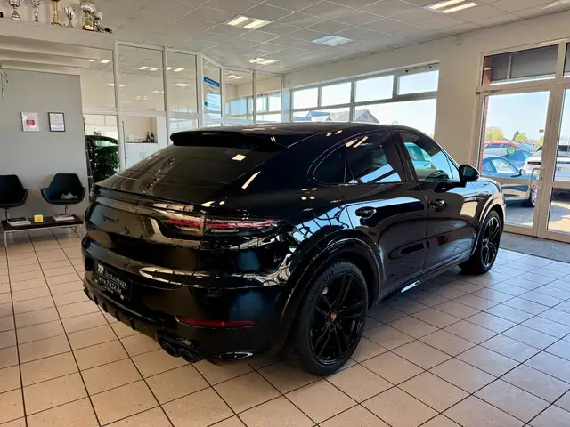 Porsche Cayenne view 5