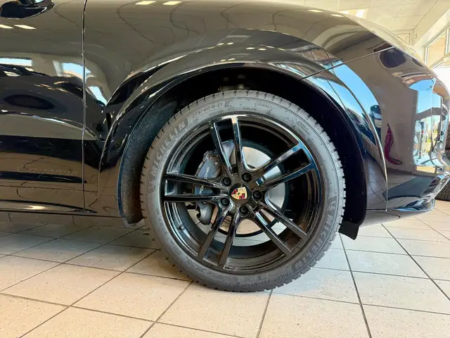 Porsche Cayenne view 6