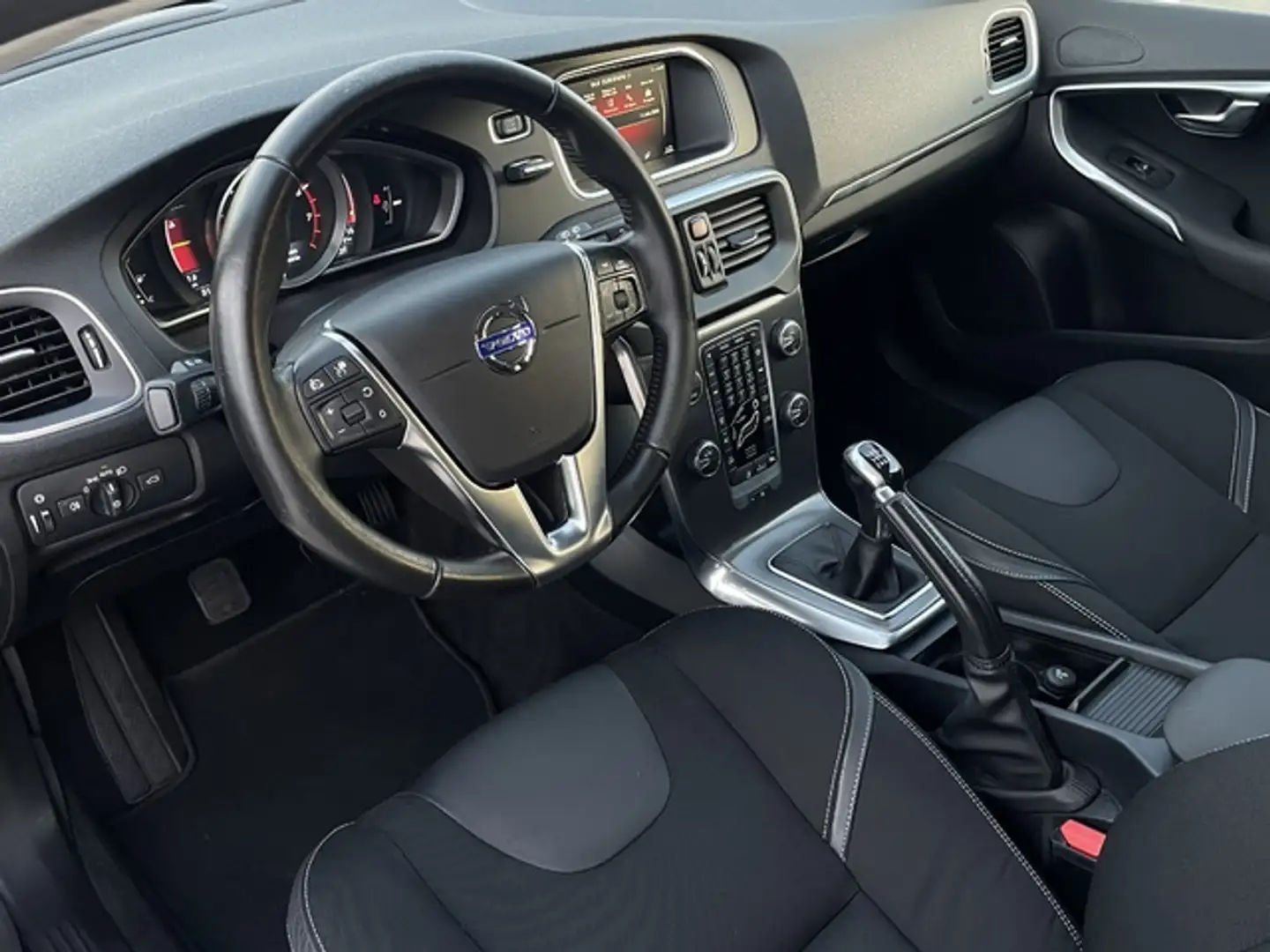 Volvo V40 T2 Inscription Gris - 2