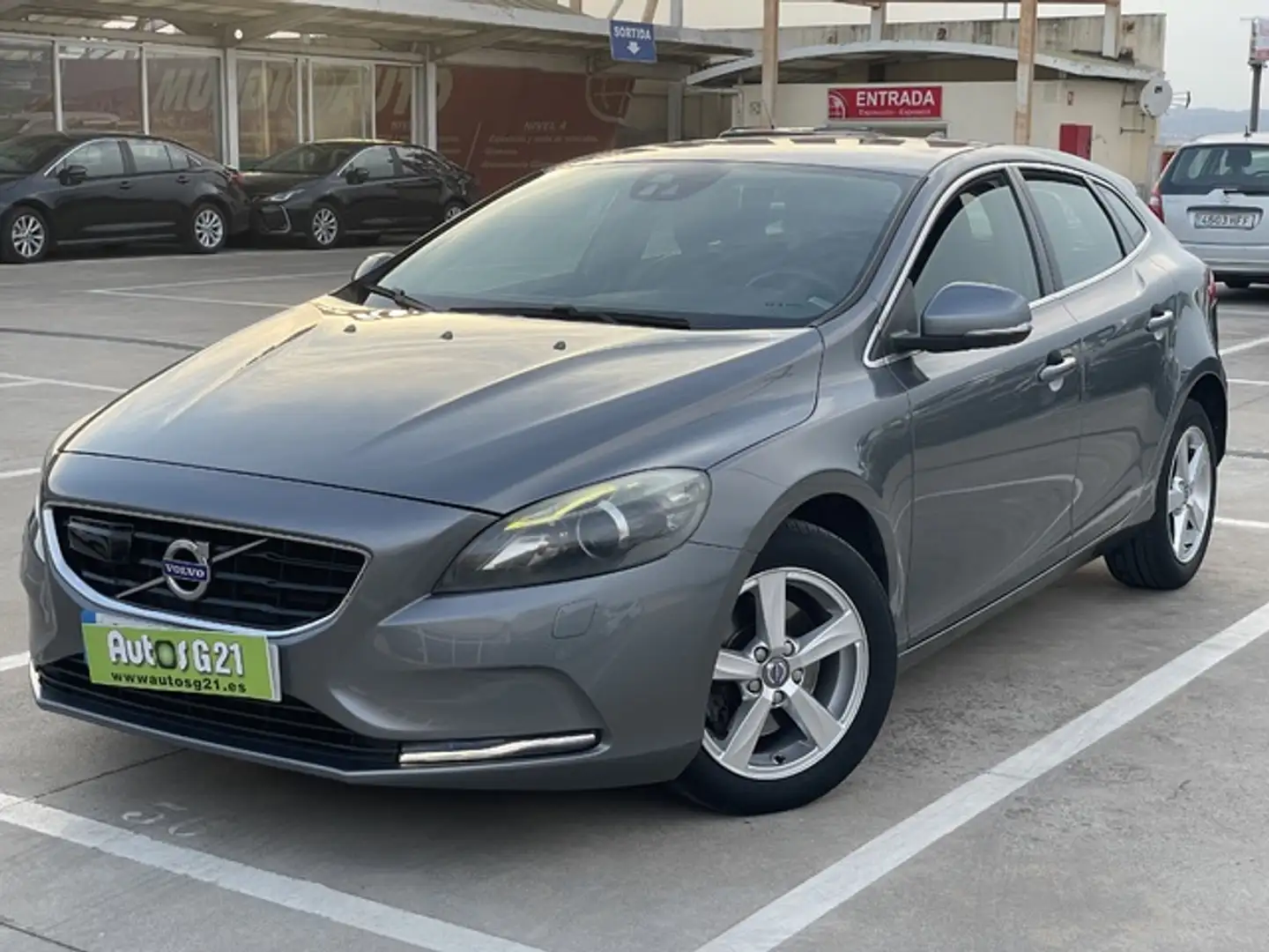 Volvo V40 T2 Inscription Gris - 1