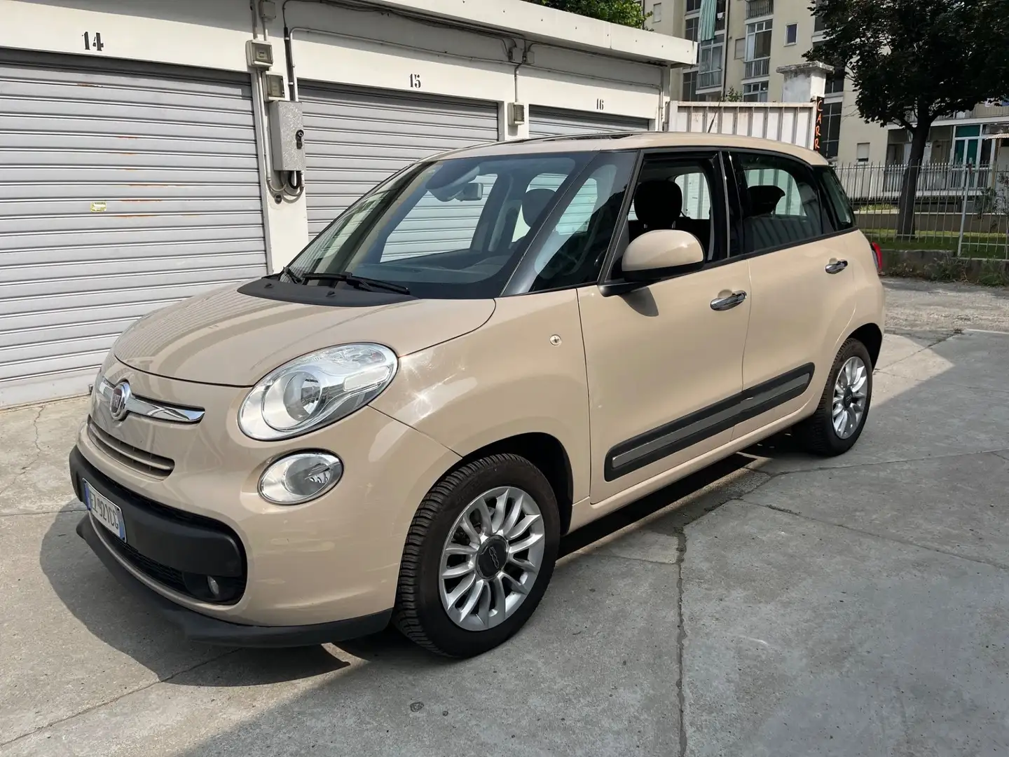 Fiat 500L 1.3 mjt Lounge 95cv dualogic Beige - 1