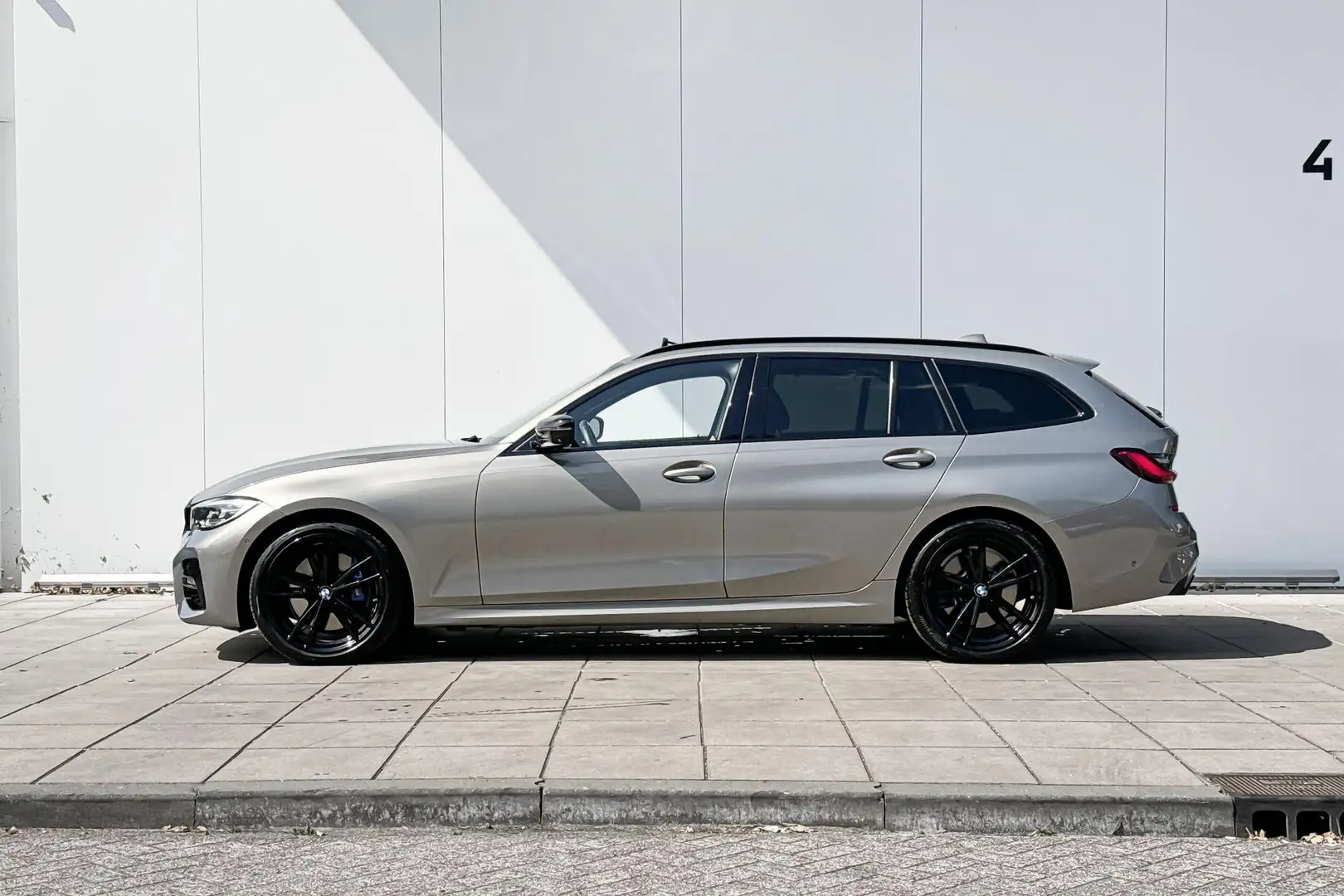 BMW 330 3 Serie Touring 330i High Executive M-Sport Harman Grijs - 2