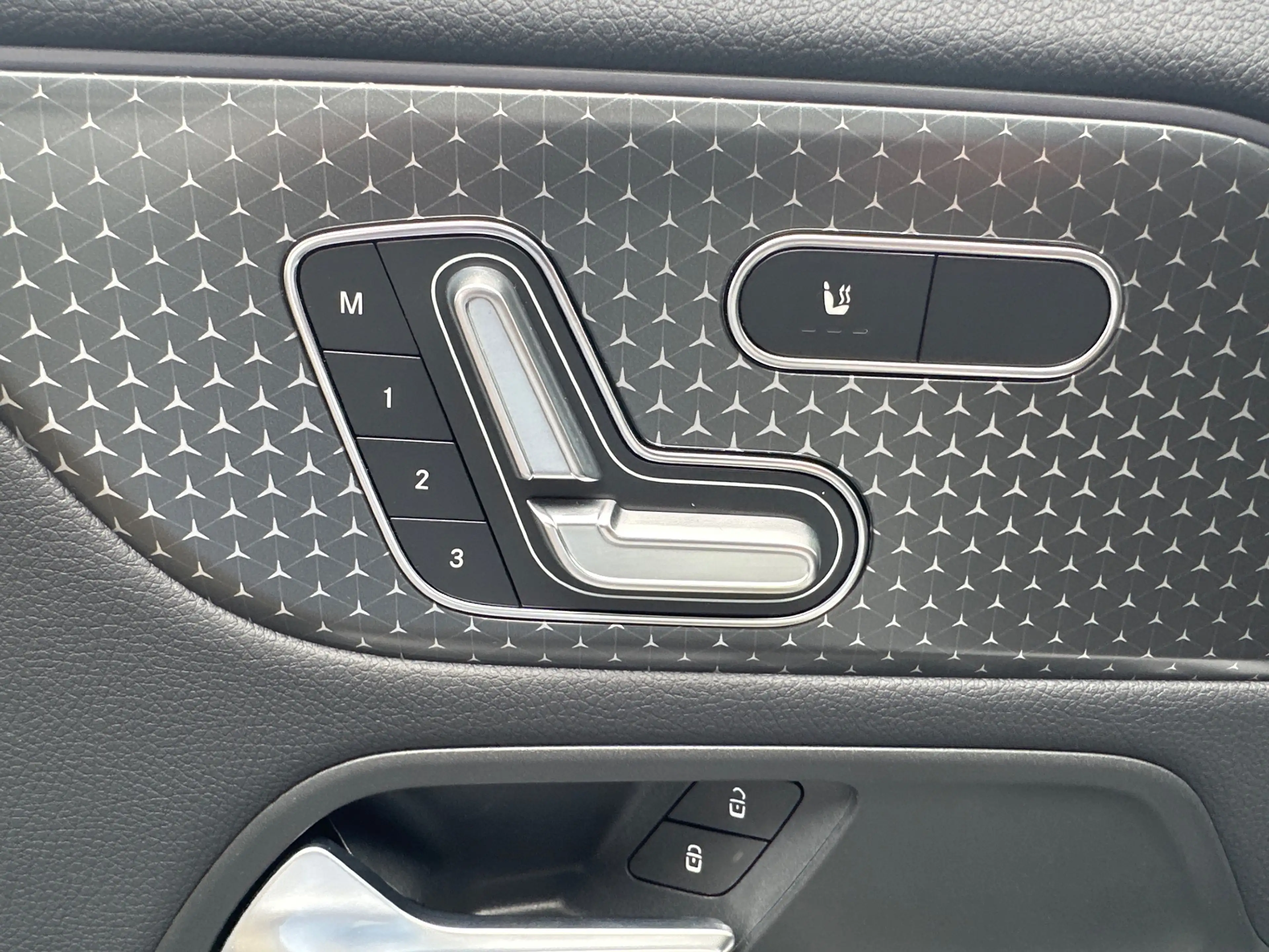 Mercedes-Benz GLA 250 Progressive Advanced NAV+LED+ACC+CARPLAY+360°+PP — photo 10