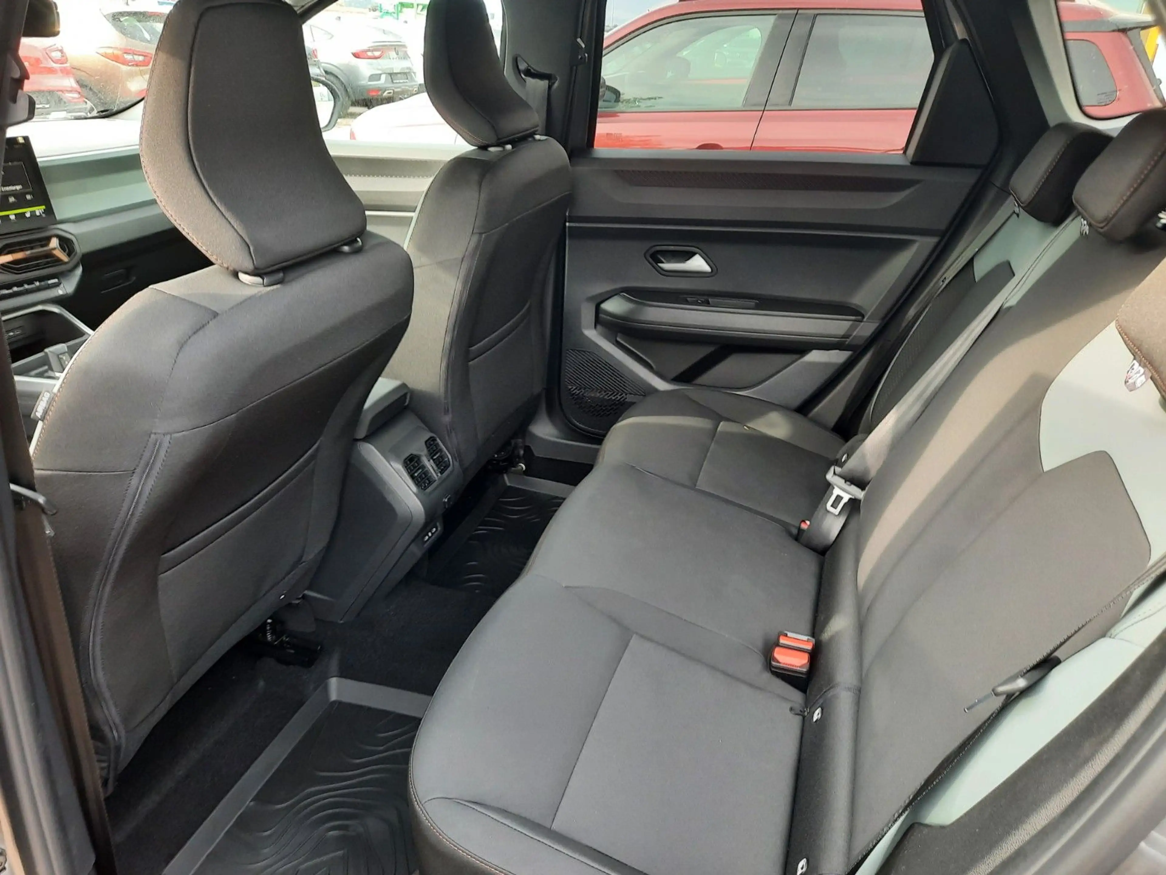 Dacia Bigster Tribrid 150 Extreme 4x4 — photo 9