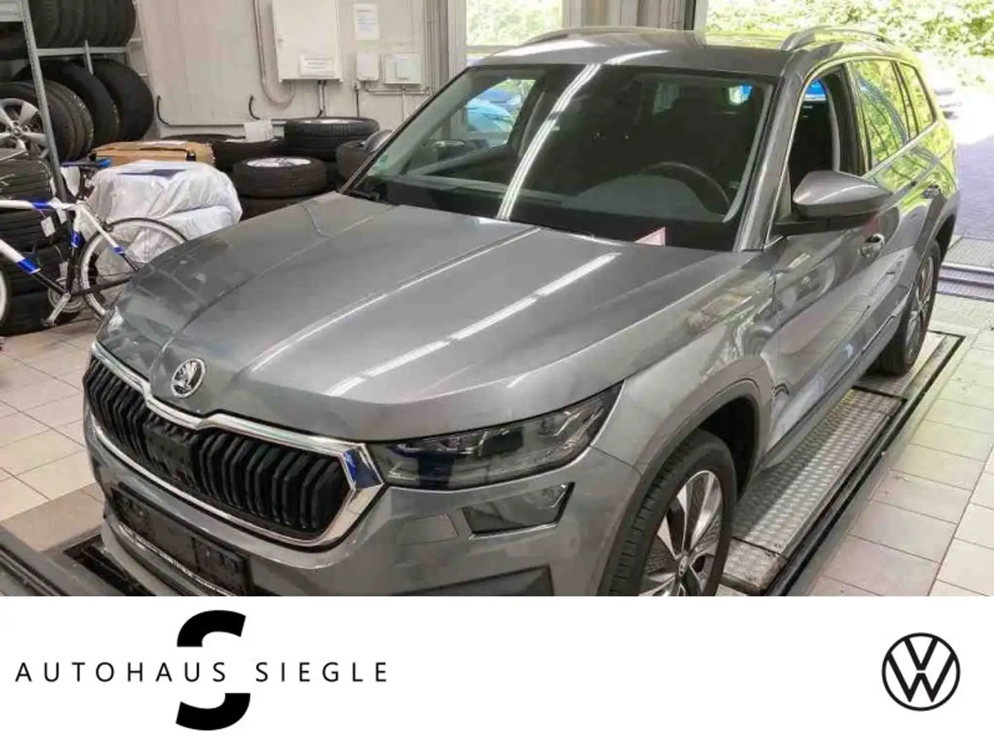 Skoda Kodiaq 2.0 TDI Tour 4x4 DSG Navi LED ACC Standheizung AHK Grau - 1