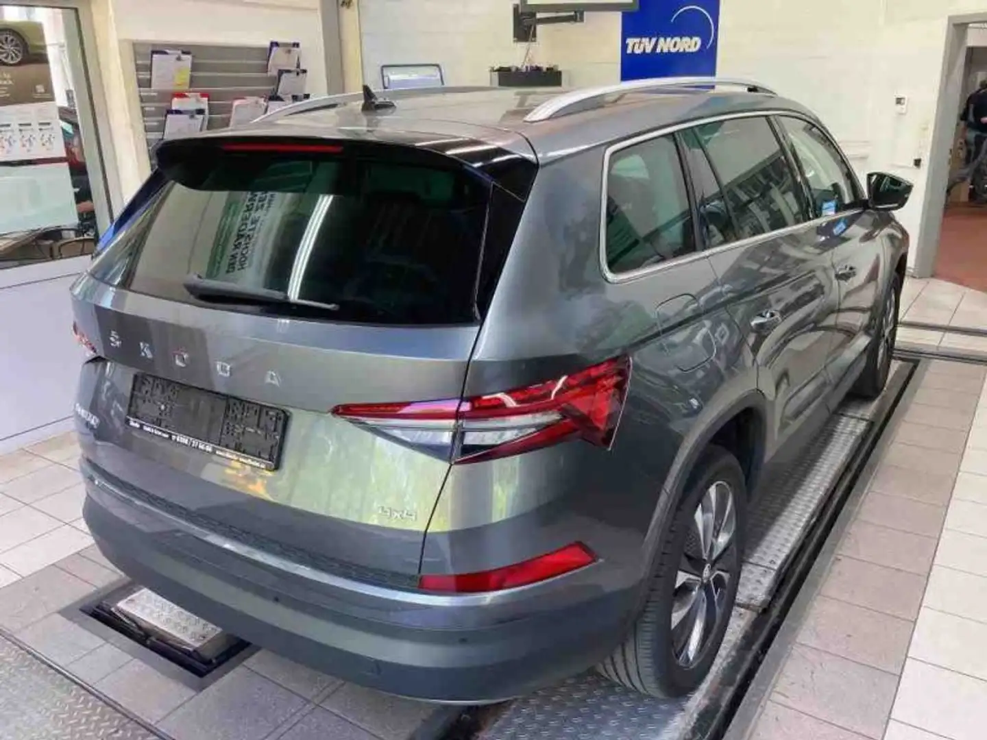 Skoda Kodiaq 2.0 TDI Tour 4x4 DSG Navi LED ACC Standheizung AHK Grau - 2