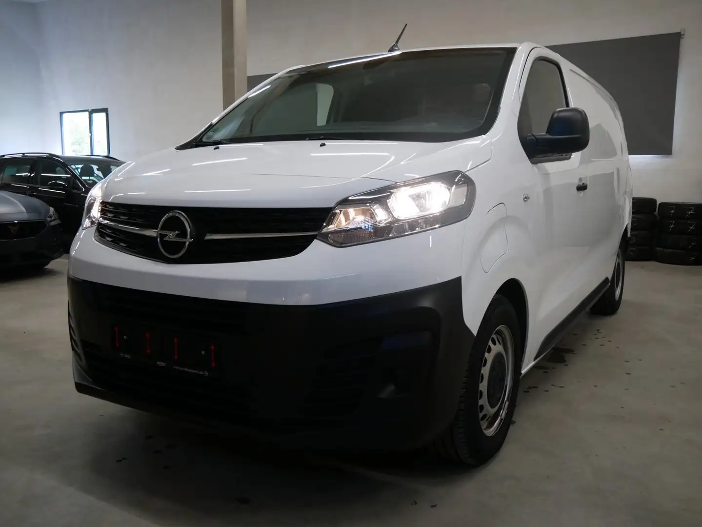 Opel Vivaro Kasten e Edition M NAVI KASTEN TEMPOMAT Blanc - 1