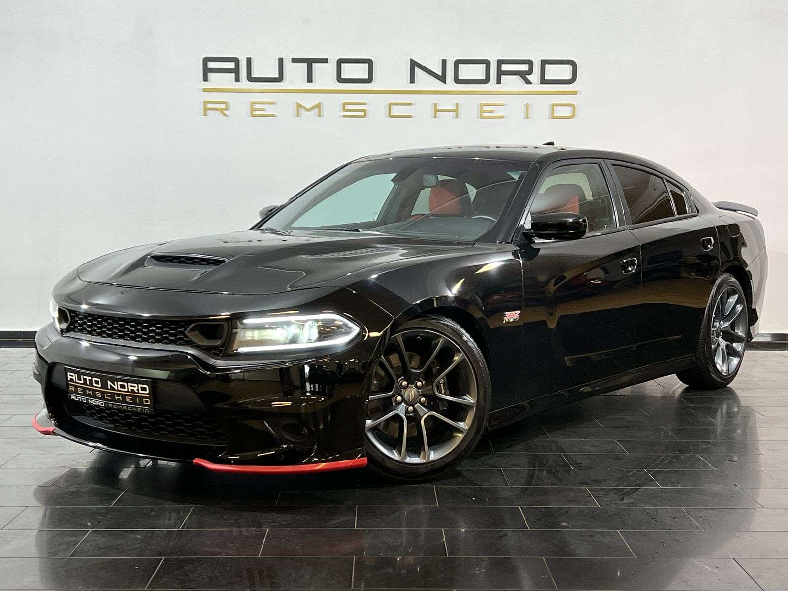 Second hand Dodge Charger 6.4