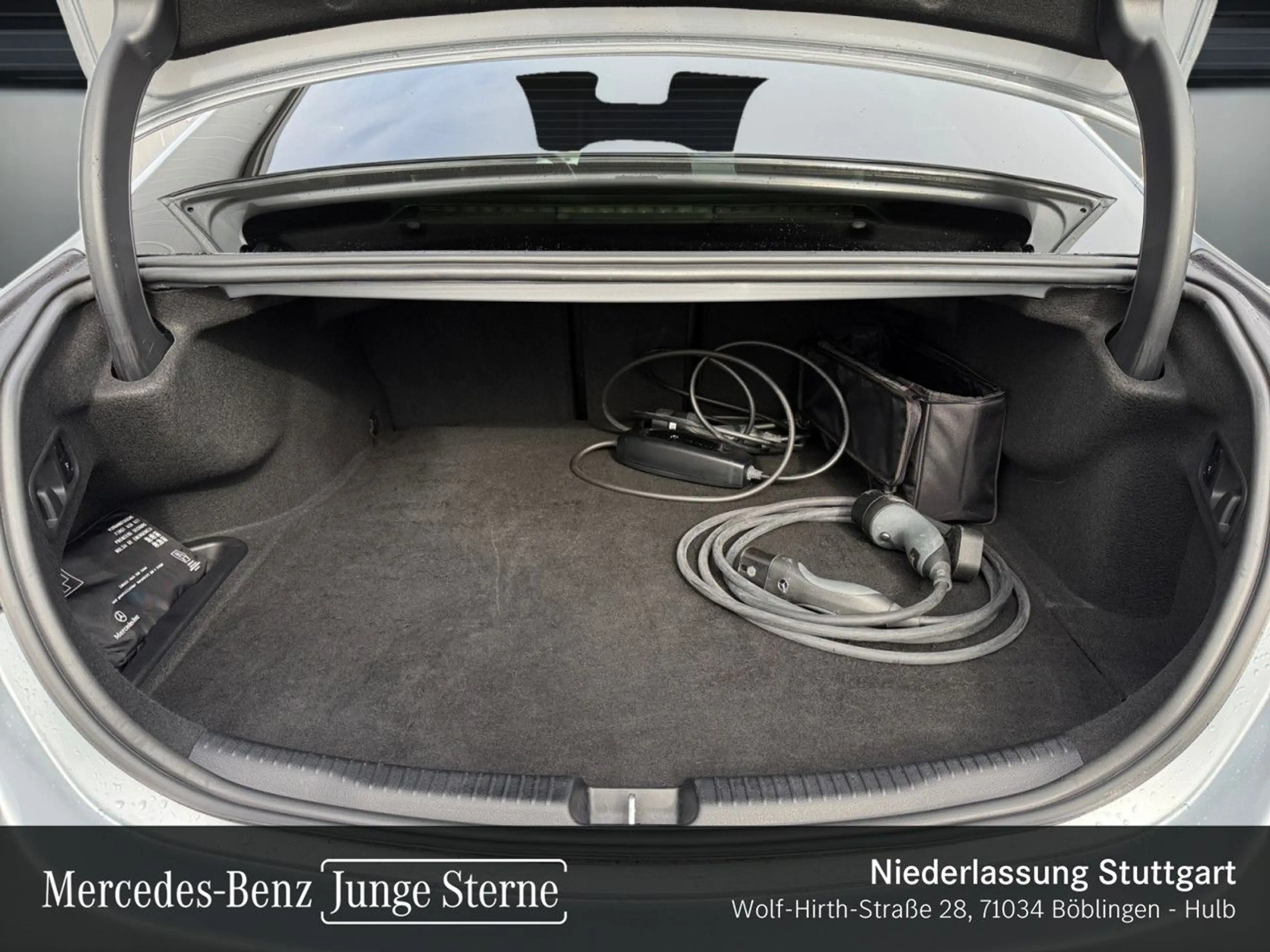 Mercedes-Benz C 300 e 4M AMG+NIGHT+AHK+KAMERA+TOTW+KEYLESS+9G — photo 8