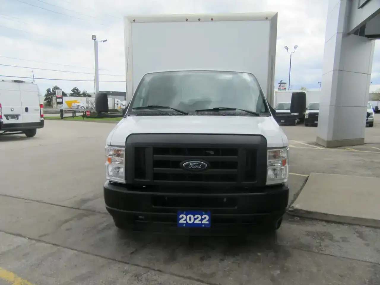 Ford E-450 снимка Ford E-450
