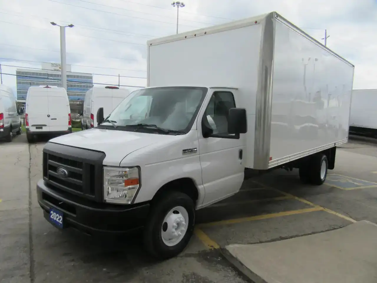 Ford E-450 снимка Ford E-450