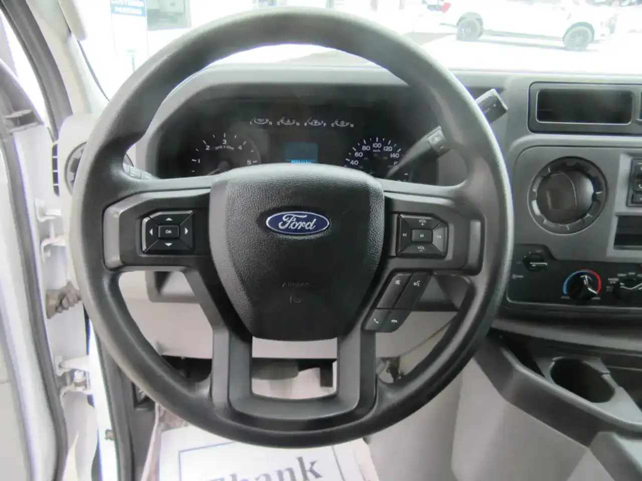 Ford E-450 снимка Ford E-450