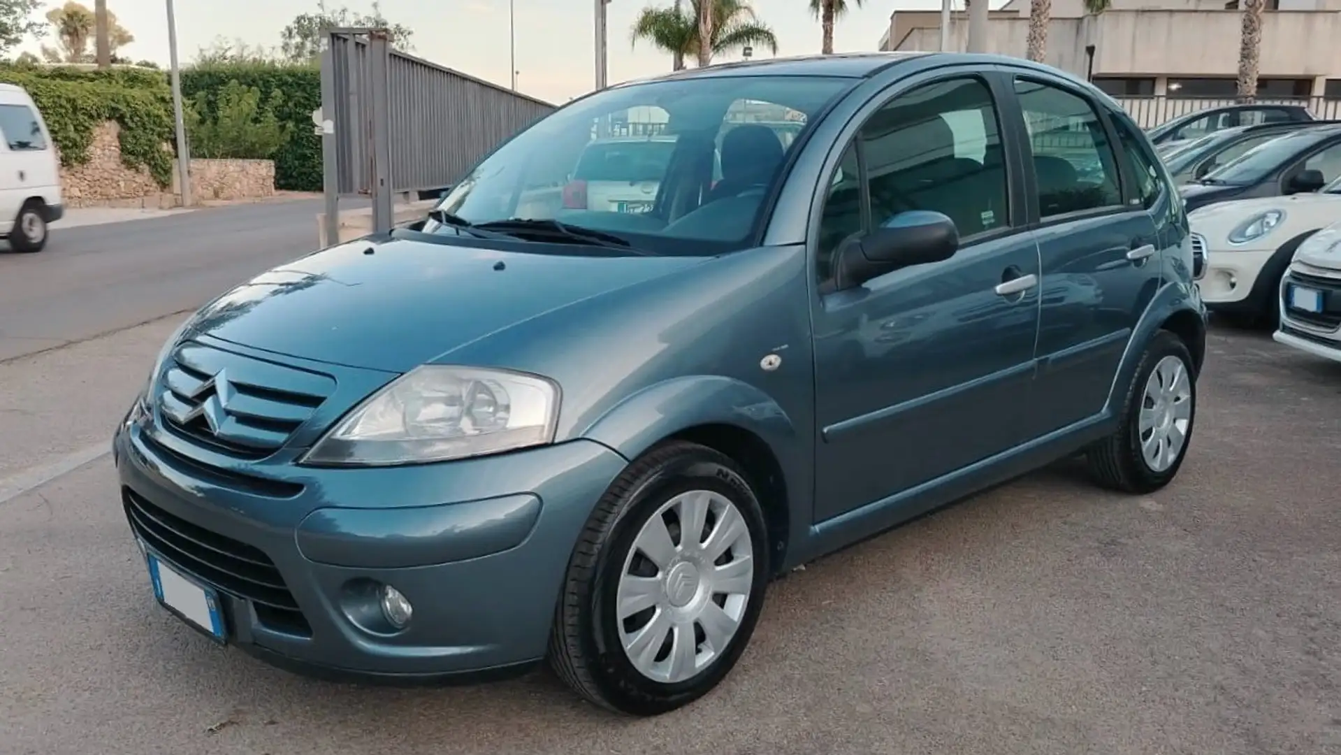 Citroen C3 1.4 hdi Exclusive 70cv Automatica Gris - 2