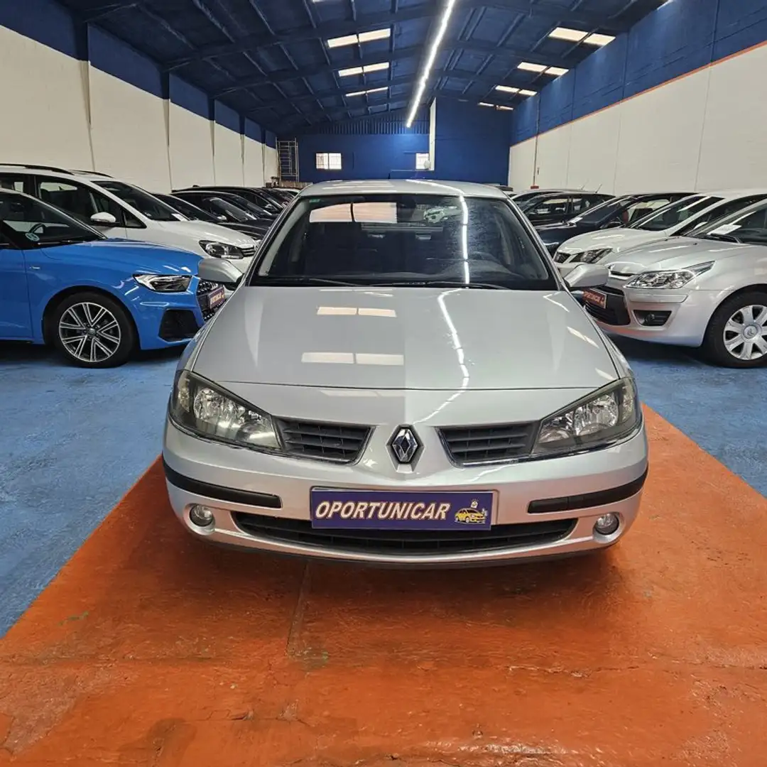 Renault Laguna Dynamique 2.0dCi 150CV E4 Gris - 2