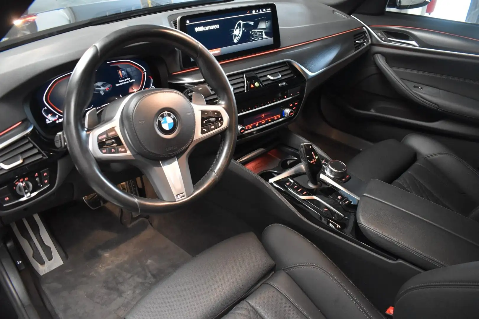 BMW 520 d M SPORT*KAMERA*LED*LEDER*DIGITAL*PDC Noir - 2